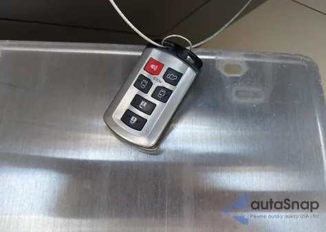 2015 Toyota Sienna Xle 8 Passenger z USA, uszkodzony, nr VIN 5TDYK3DC3FS549992